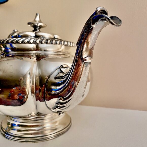 Vintage Silverplate Reed & Barton Teapot - Picture 6 of 13